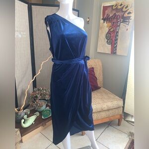 Holiday one shoulder dress by Merokeety